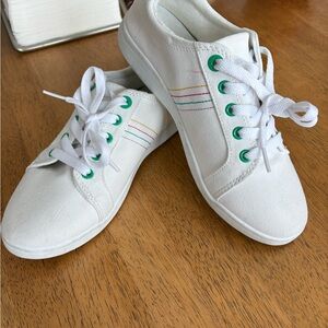 Vionic Beach White Sneakers with Green Accents